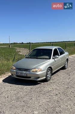 Седан Kia Sephia 2000 в Ровно