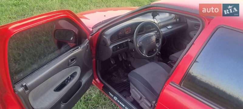 Седан Kia Sephia 1998 в Ромнах