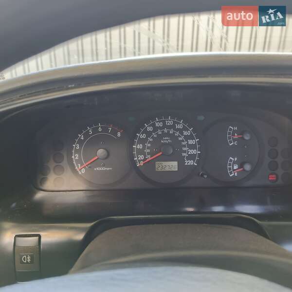 Седан Kia Sephia 2003 в Ічні