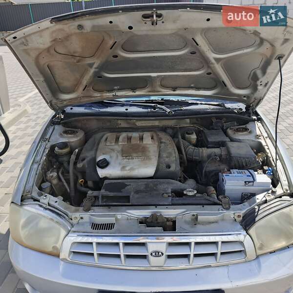 Седан Kia Sephia 2003 в Ічні