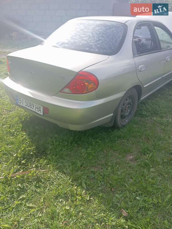 Седан Kia Sephia 2002 в Кременчуге
