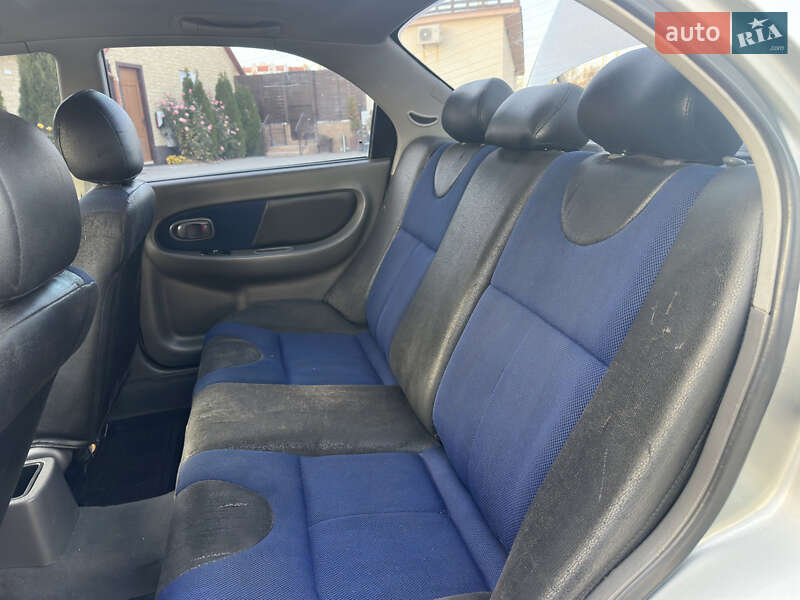 Седан Kia Sephia 2003 в Южном