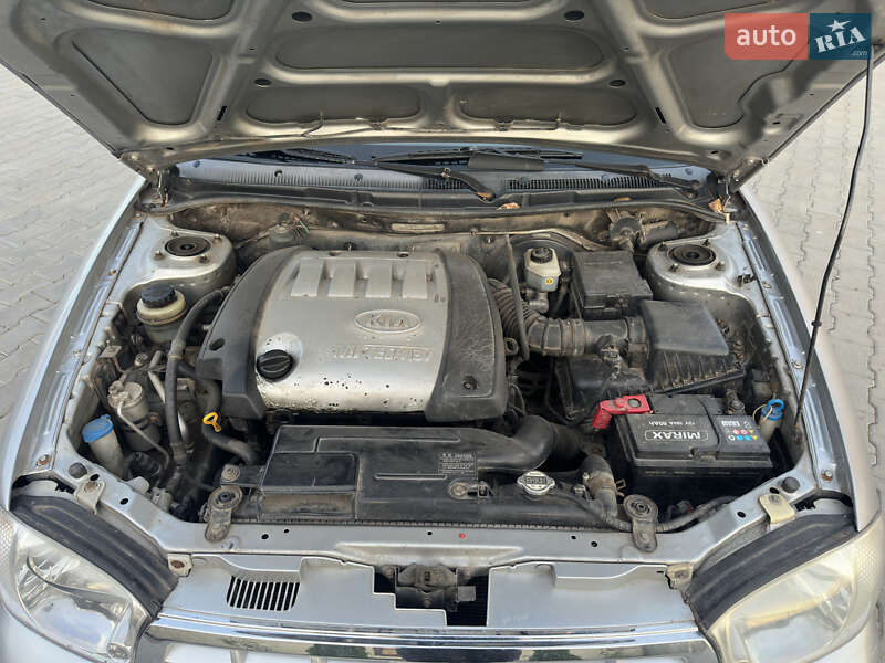 Седан Kia Sephia 2003 в Южном