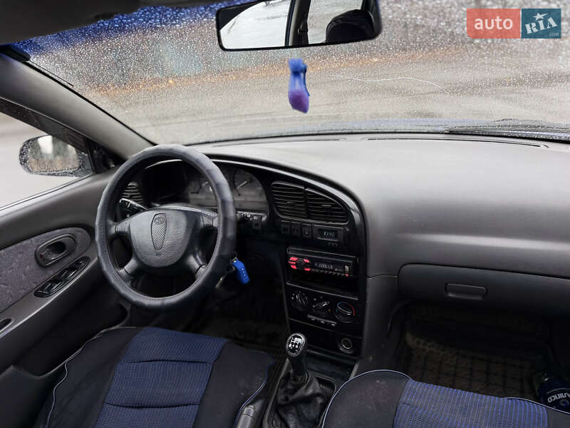 Седан Kia Sephia 2003 в Днепре