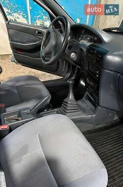 Седан Kia Sephia 1994 в Сумах