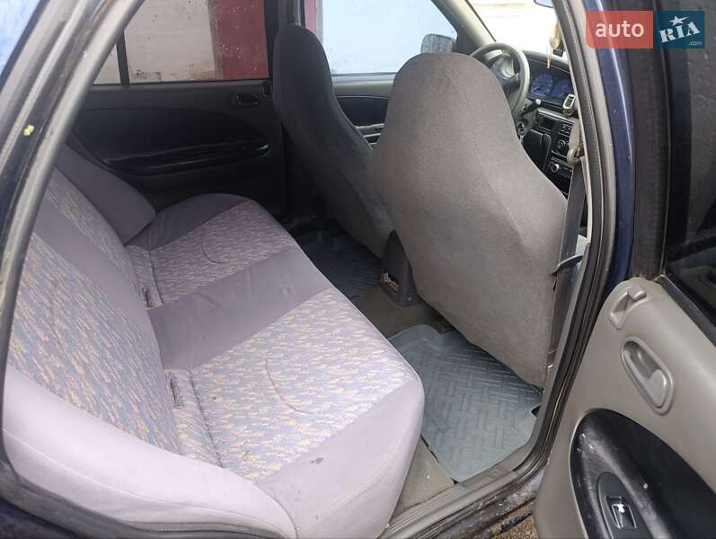 Седан Kia Sephia 1997 в Мироновке