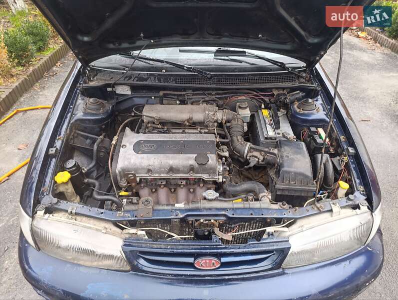 Седан Kia Sephia 1997 в Мироновке