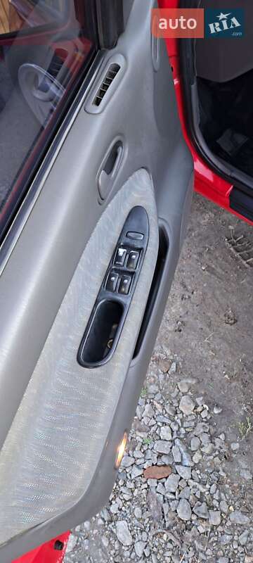 Седан Kia Sephia 1998 в Ромнах