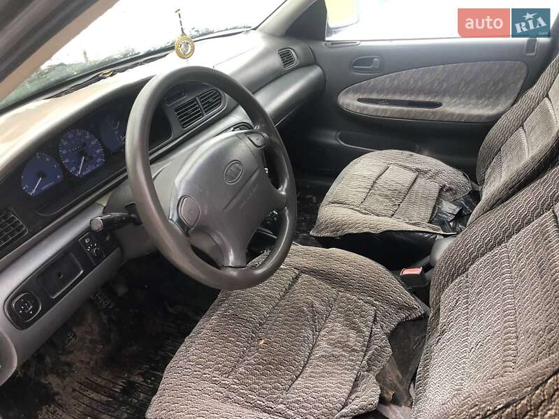 Седан Kia Sephia 1996 в Борщеве