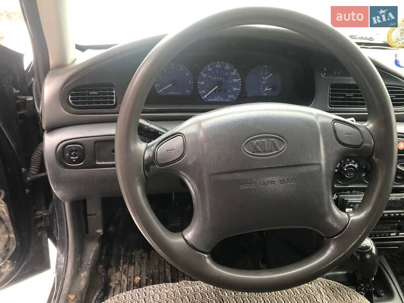 Седан Kia Sephia 1996 в Борщеве