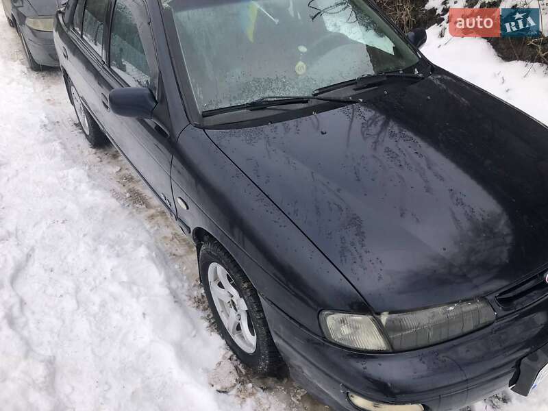 Седан Kia Sephia 1996 в Борщеве