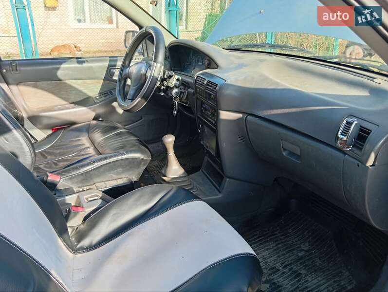 Седан Kia Sephia 1995 в Турійську