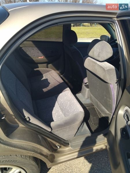 Седан Kia Sephia 2002 в Черкассах
