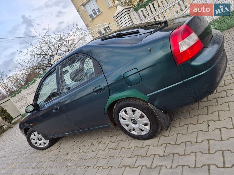 Седан Kia Sephia 2000 в Черновцах