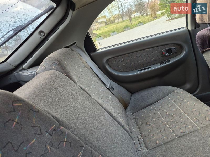 Седан Kia Sephia 2000 в Черновцах
