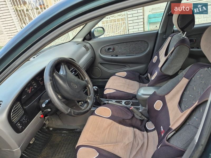 Седан Kia Sephia 2000 в Черновцах