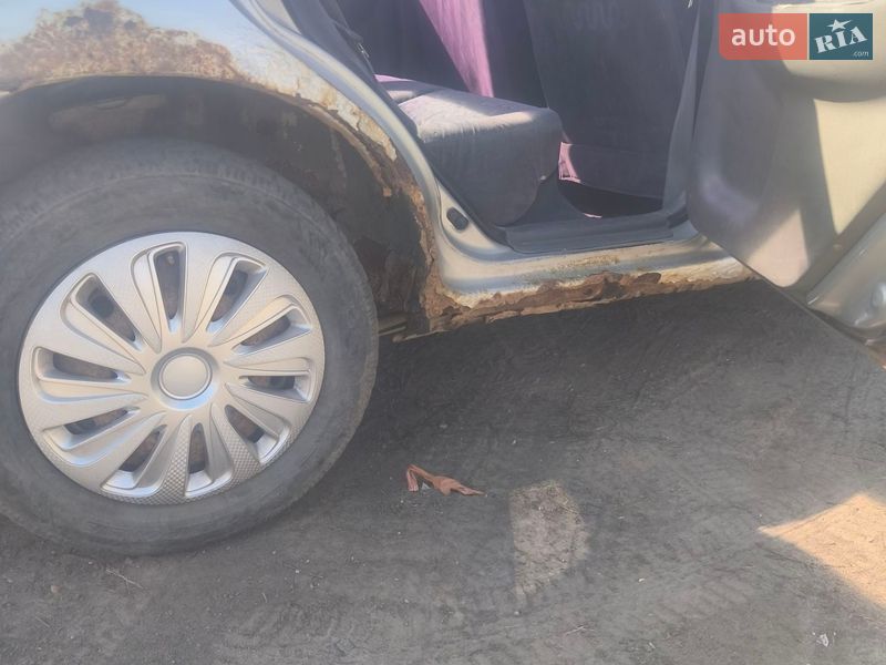 Седан Kia Sephia 2003 в Полтаві фото 9 Седан Kia Sephia 2003 в Полтаві