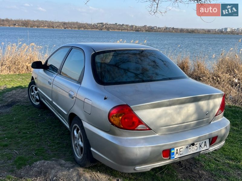 Седан Kia Sephia 2004 в Кривом Роге