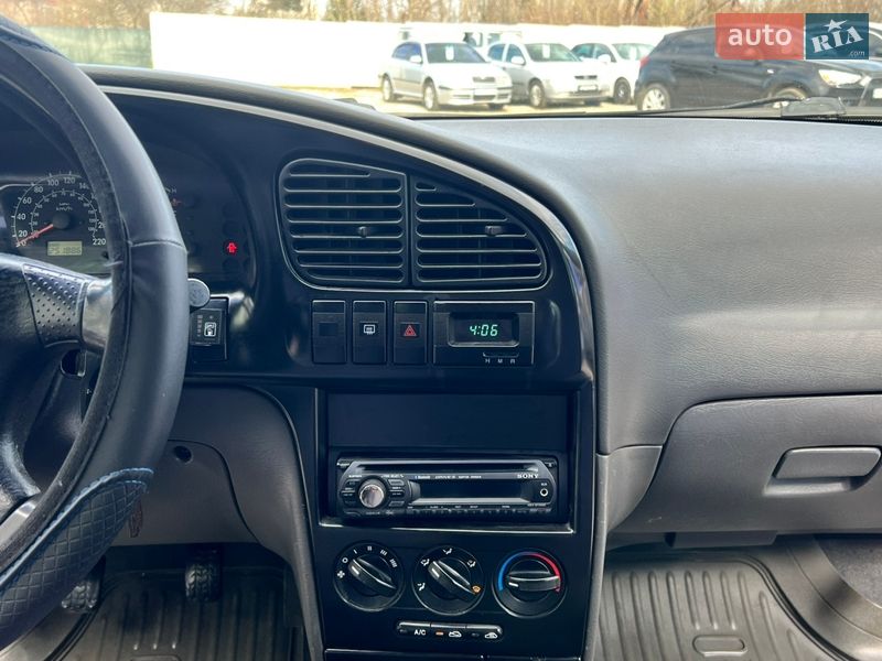 Седан Kia Sephia 2004 в Харькове