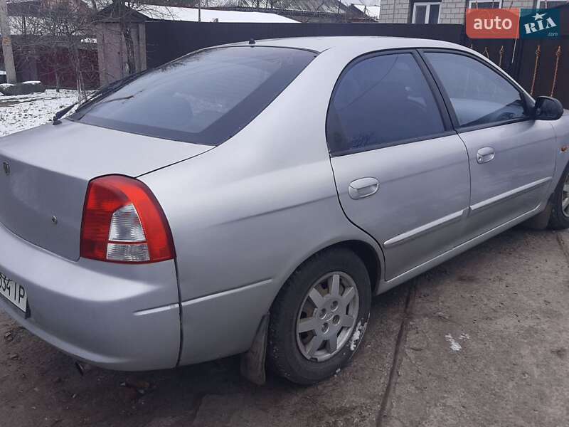 Kia Shuma 2004