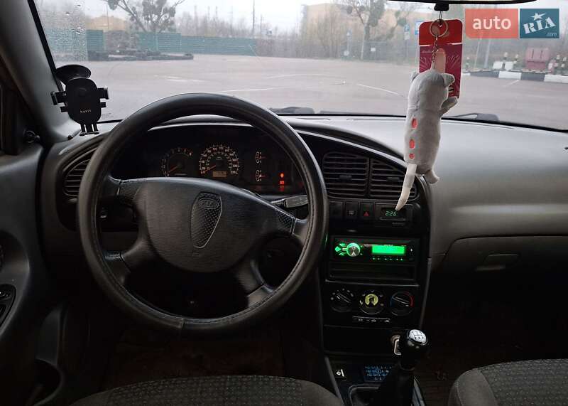 Седан Kia Shuma 2003 в Киеве