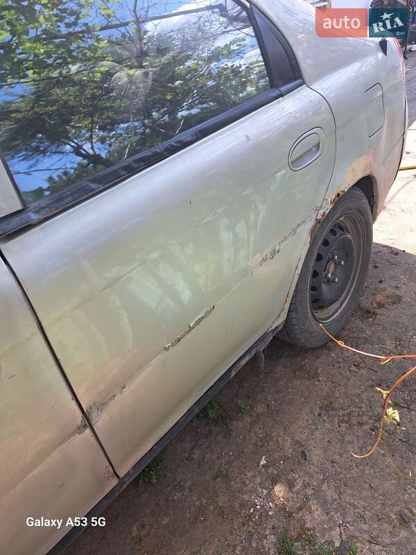 Седан Kia Shuma 1999 в Херсоні