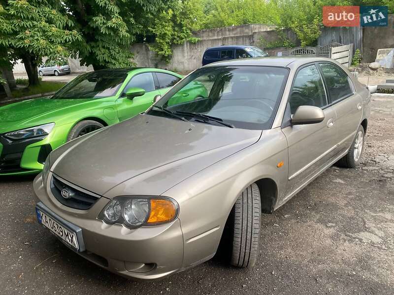 Седан Kia Shuma 2002 в Кам'янському