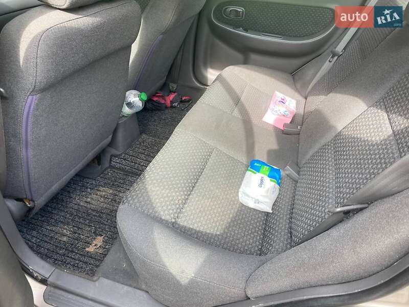 Седан Kia Shuma 2002 в Кам'янському