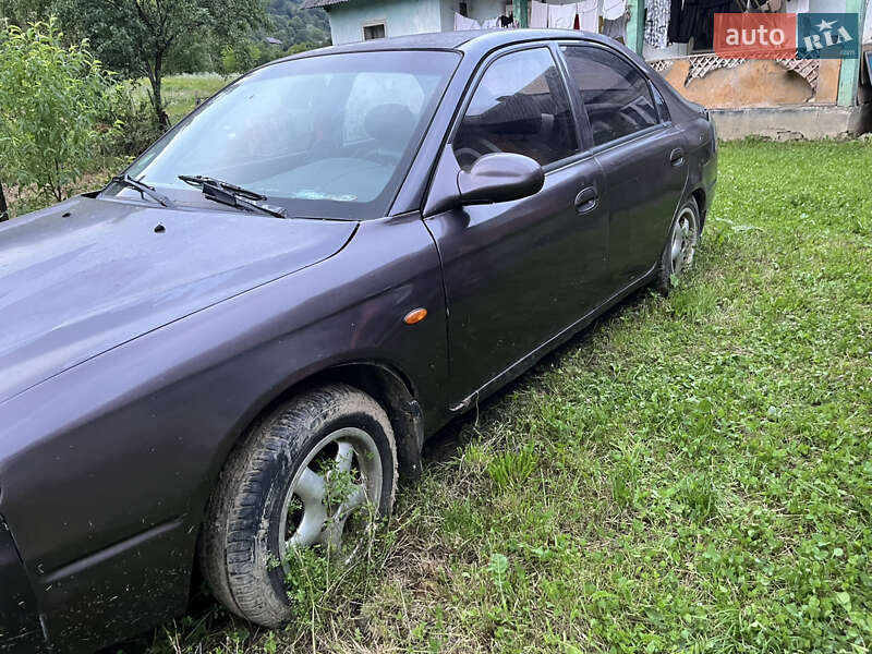 Седан Kia Shuma 1998 в Ужгороде