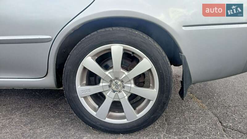 Седан Kia Shuma 2004 в Каменском