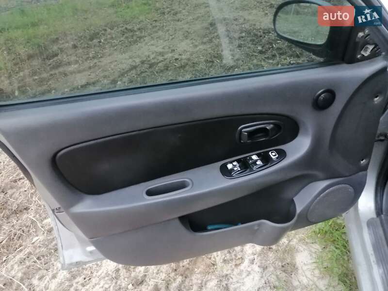 Седан Kia Shuma 2002 в Малині