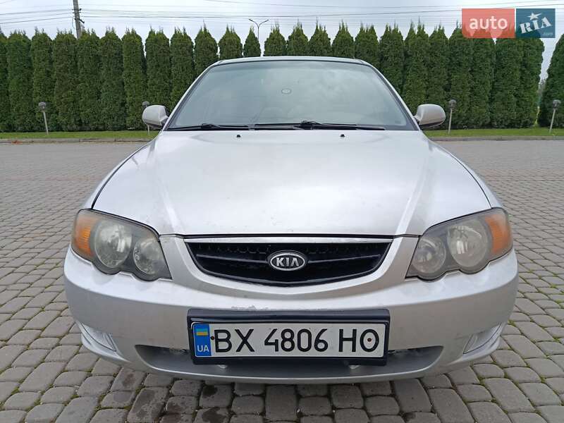 Седан Kia Shuma 2003 в  фото Седан Kia Shuma 2003 в
