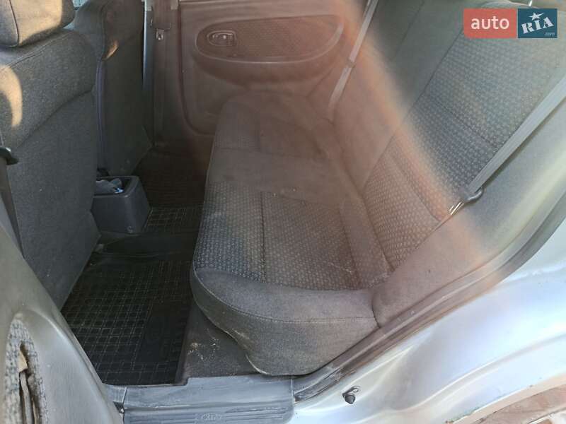 Седан Kia Shuma 2003 в Дунаївцях