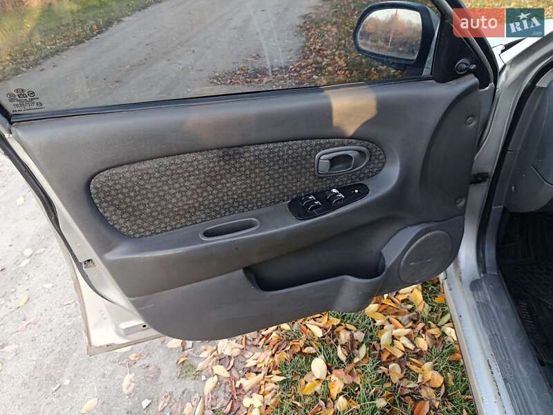 Седан Kia Shuma 2003 в Дунаївцях