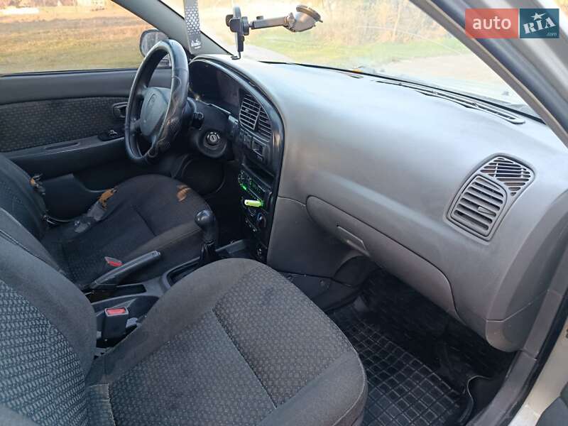 Седан Kia Shuma 2003 в Дунаївцях