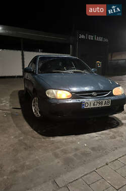 Седан Kia Shuma 2000 в Козове