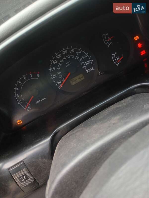 Седан Kia Shuma 2003 в Славянске