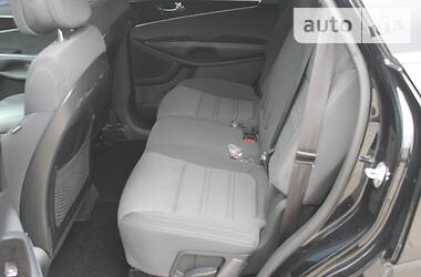 Позашляховик / Кросовер Kia Sorento 2016 в 