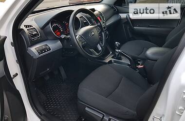 Позашляховик / Кросовер Kia Sorento 2014 в 