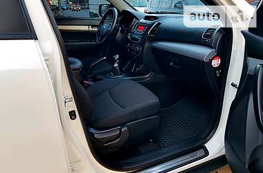 Позашляховик / Кросовер Kia Sorento 2014 в 