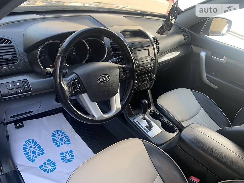 Позашляховик / Кросовер Kia Sorento 2010 в Івано-Франківську