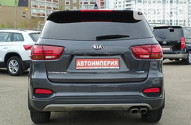 Позашляховик / Кросовер Kia Sorento 2017 в 