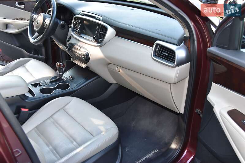 Внедорожник / Кроссовер Kia Sorento 2016 в Чорткове