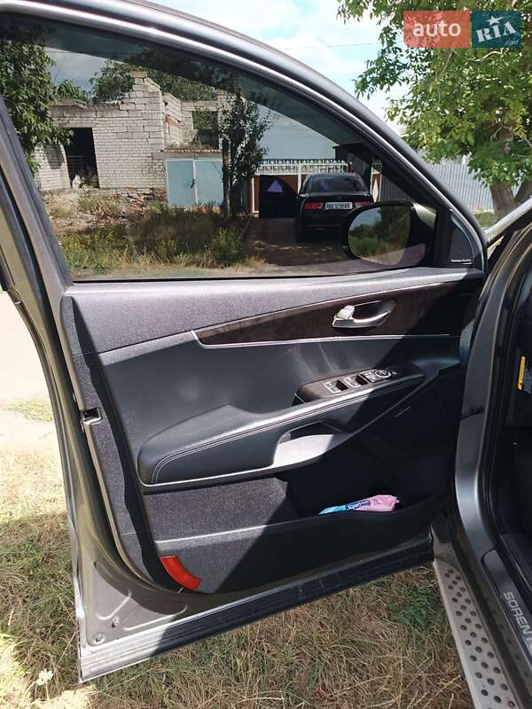 Позашляховик / Кросовер Kia Sorento 2016 в Южноукраїнську