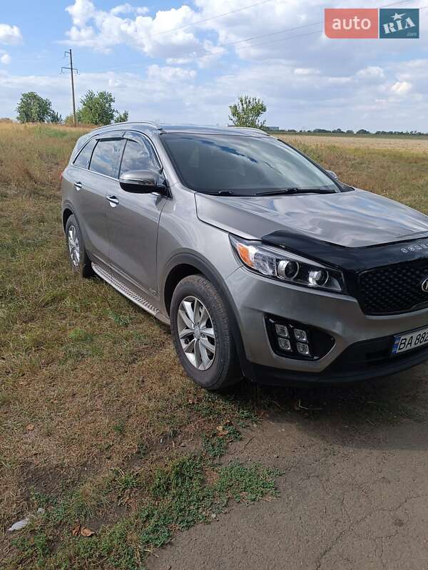 Позашляховик / Кросовер Kia Sorento 2016 в Южноукраїнську