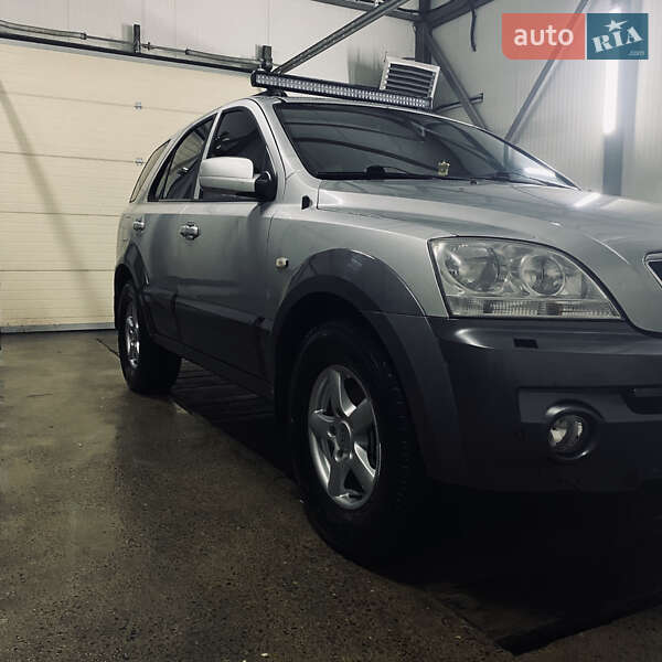 Позашляховик / Кросовер Kia Sorento 2004 в Чернівцях фото 6 Позашляховик / Кросовер Kia Sorento 2004 в Чернівцях