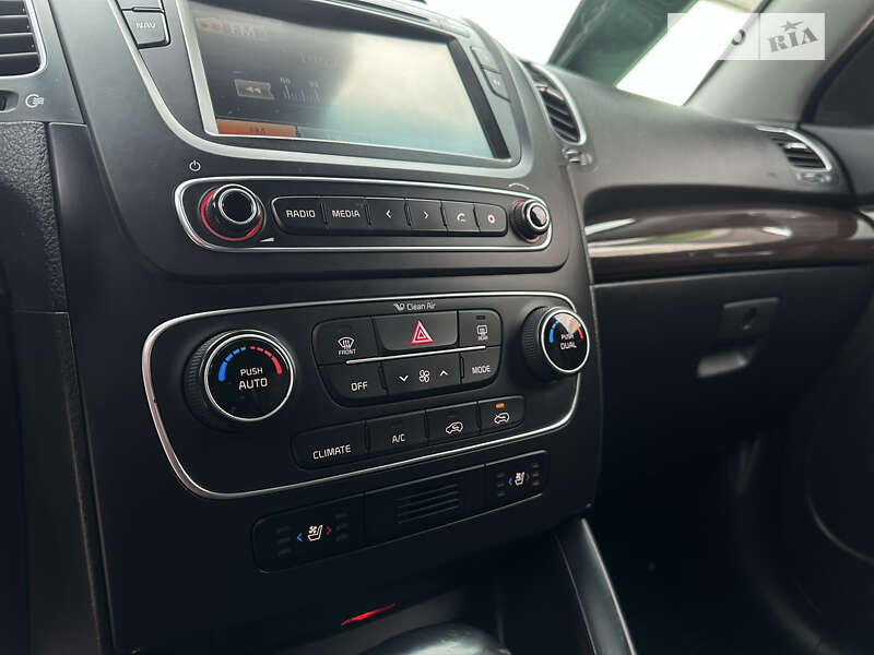 Внедорожник / Кроссовер Kia Sorento 2012 в Трускавце