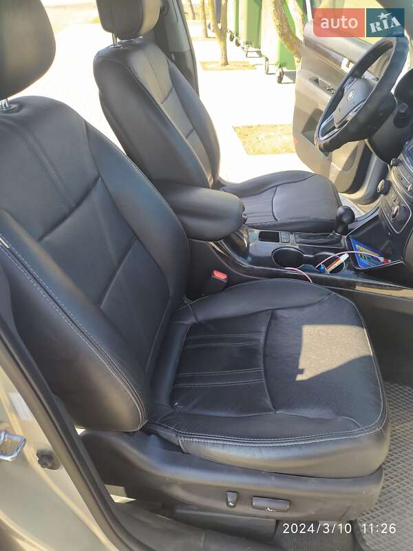 Позашляховик / Кросовер Kia Sorento 2013 в Южному