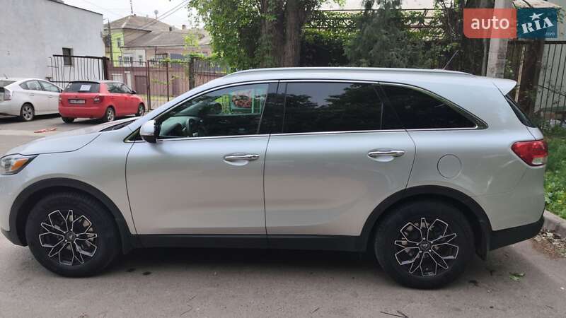Внедорожник / Кроссовер Kia Sorento 2016 в Кривом Роге