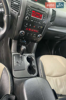 Позашляховик / Кросовер Kia Sorento 2011 в Івано-Франківську